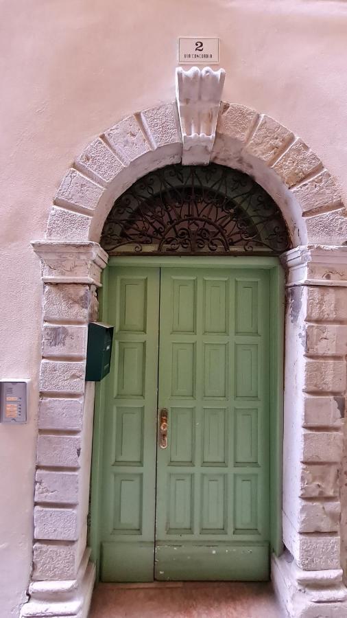 Appartamento Sunrise - Centro Storico N1 Riva del Garda Ngoại thất bức ảnh